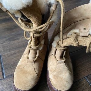 Like new Boots the North face